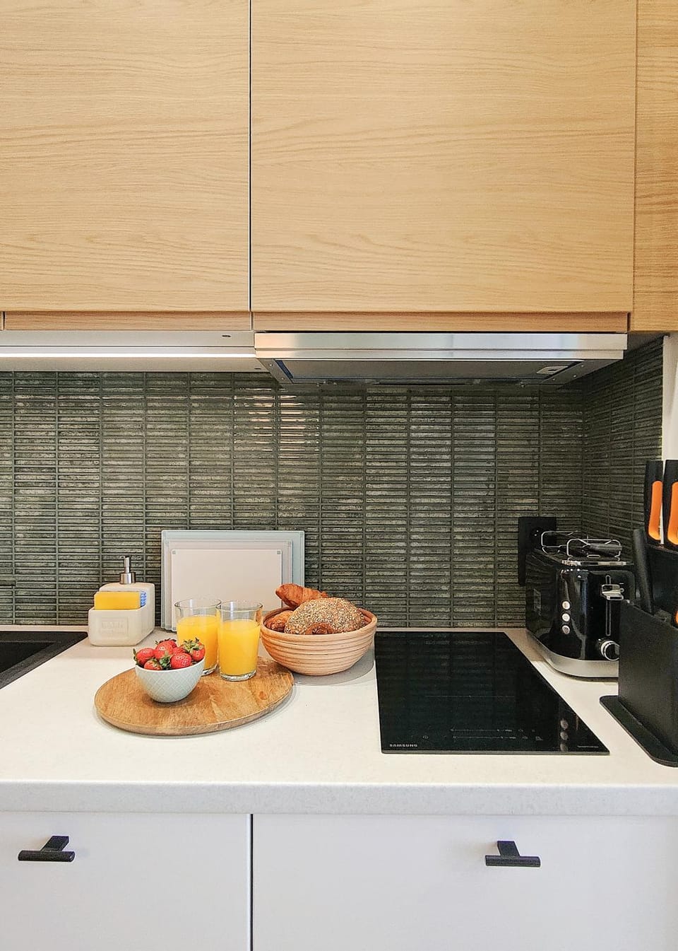 Kitchen or kitchenette, Food and drinks, Food, stove, toaster