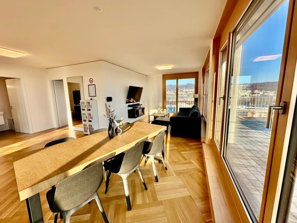 Seating area, Dining area