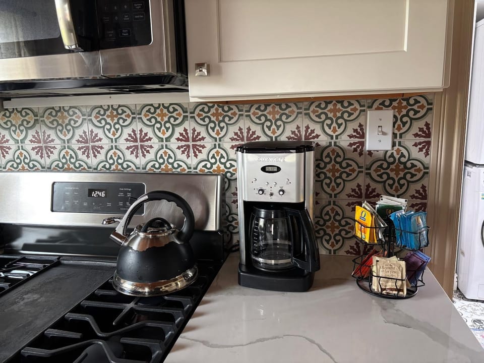 Alameda luxury 2BR 2BA house, AC, near ferry to San Francisco, 2 free parking spaces House in Alameda