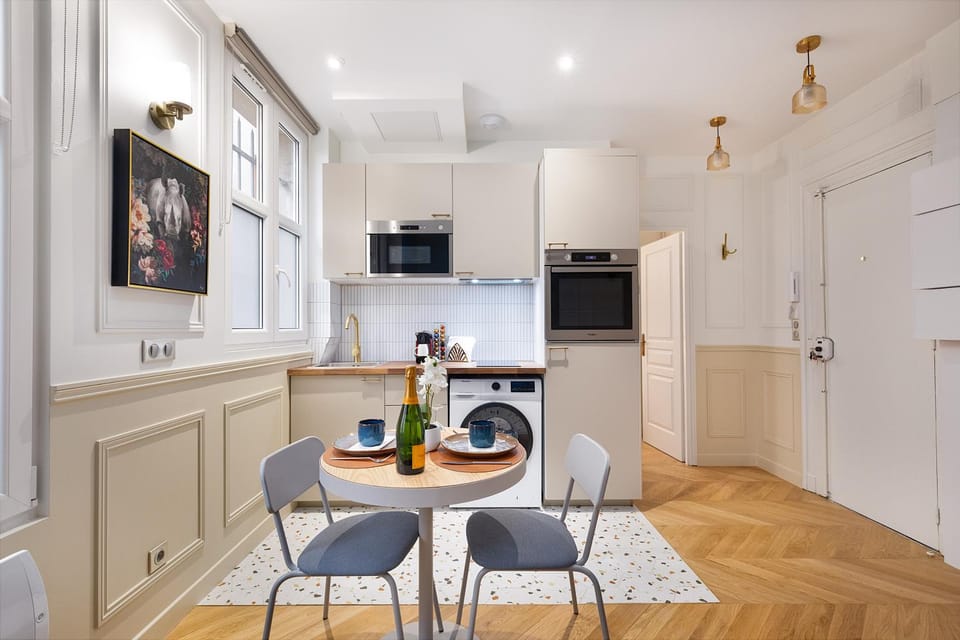Kitchen or kitchenette, Dining area, minibar, pet friendly, stove