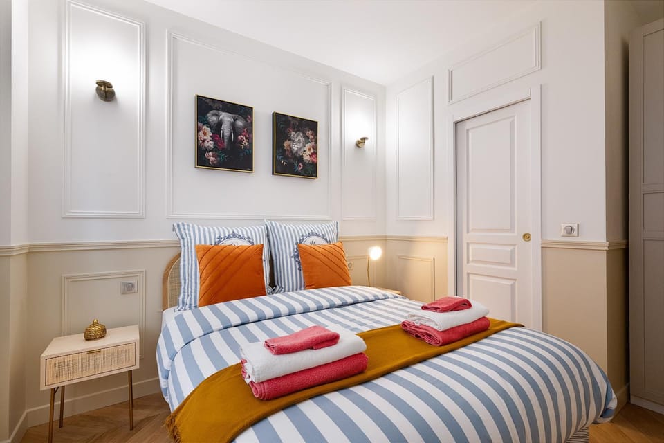 Bed, Photo of the whole room, Bedroom