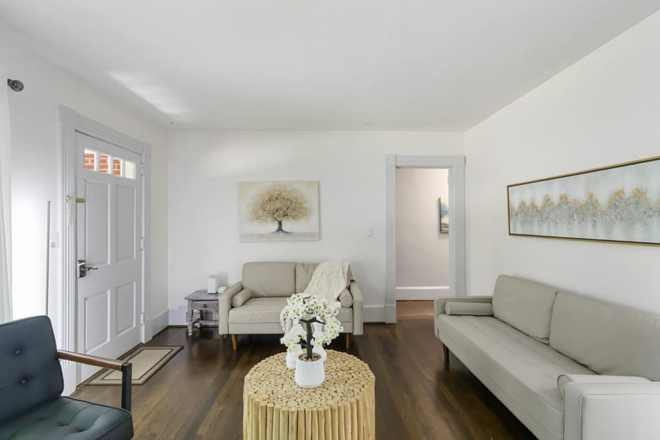 Beautiful Midtown home-sleeps 13 Apartment in Atlanta