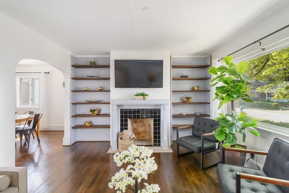Beautiful Midtown home-sleeps 13 Apartment in Atlanta