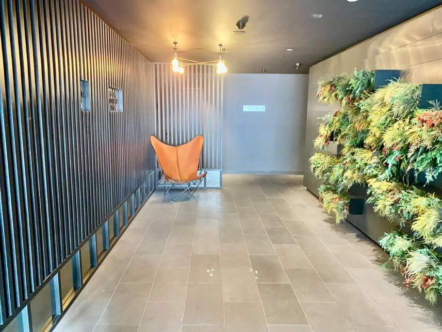 Stunning 2 bed Carlton terrace apartment & carpark Apartment in Melbourne