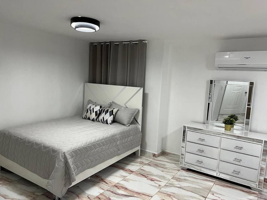 Moderno Apt en la ciudad Apartment in Santo Domingo