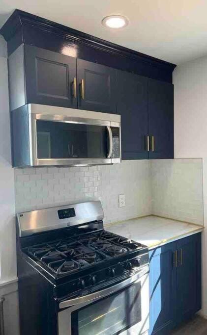 Charming 3BR, 1BA Near Heart of Boston! Apartment in Watertown