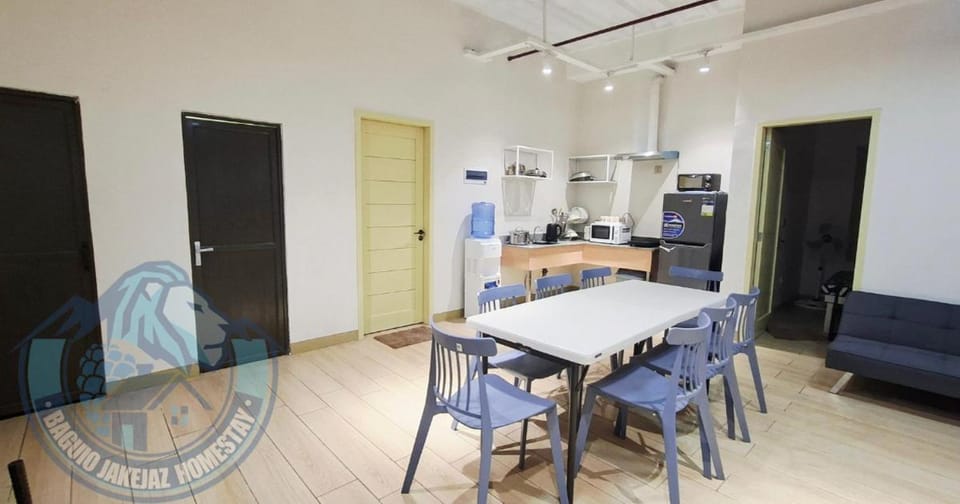 Kitchen or kitchenette, Living room, Seating area, Dining area, oven, pet friendly, stove, toaster