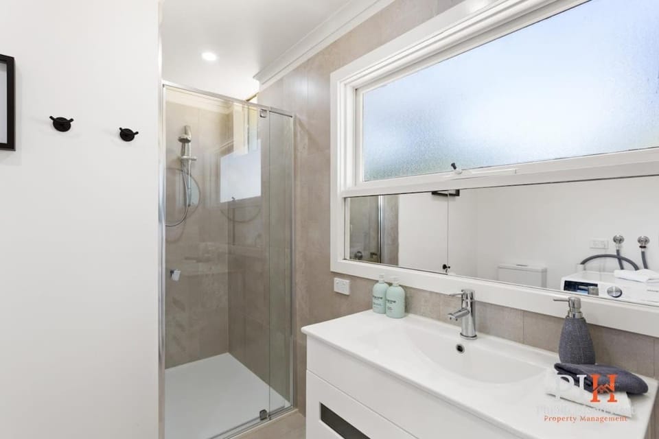 3 Bdr Cozy Retreat Close to Town House in Cowes