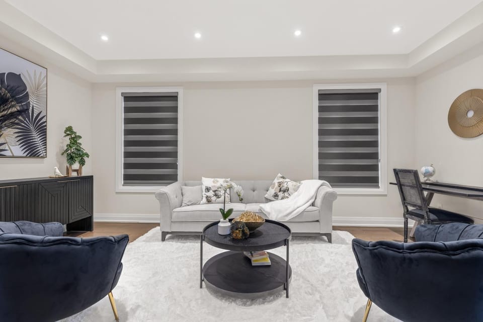 Executive 5BR-4BATH Detached Bramp/Miss Border House in Halton Hills