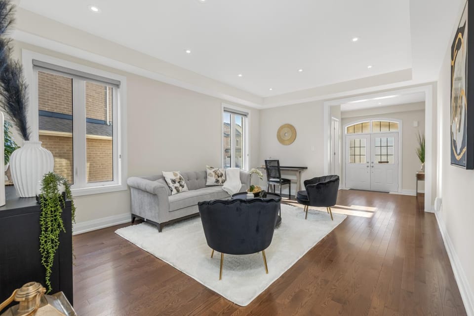 Executive 5BR-4BATH Detached Bramp/Miss Border House in Halton Hills