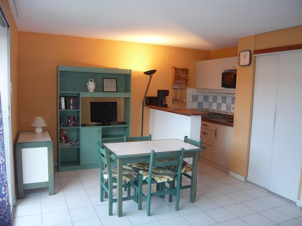 Duplex 3 pièces avec terrasse, jardin et piscine - 6 couchages - Proche commodités et plage Apartment in Le Grau-du-Roi