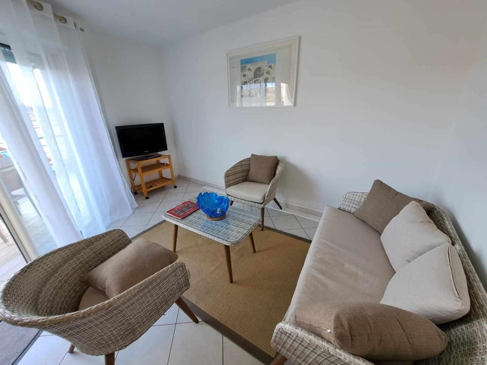 Appartement 3 pièces climatisé avec terrasse à Marseillan, parking privé, proche des commodités - FR-1-326-806 Apartment in Marseillan