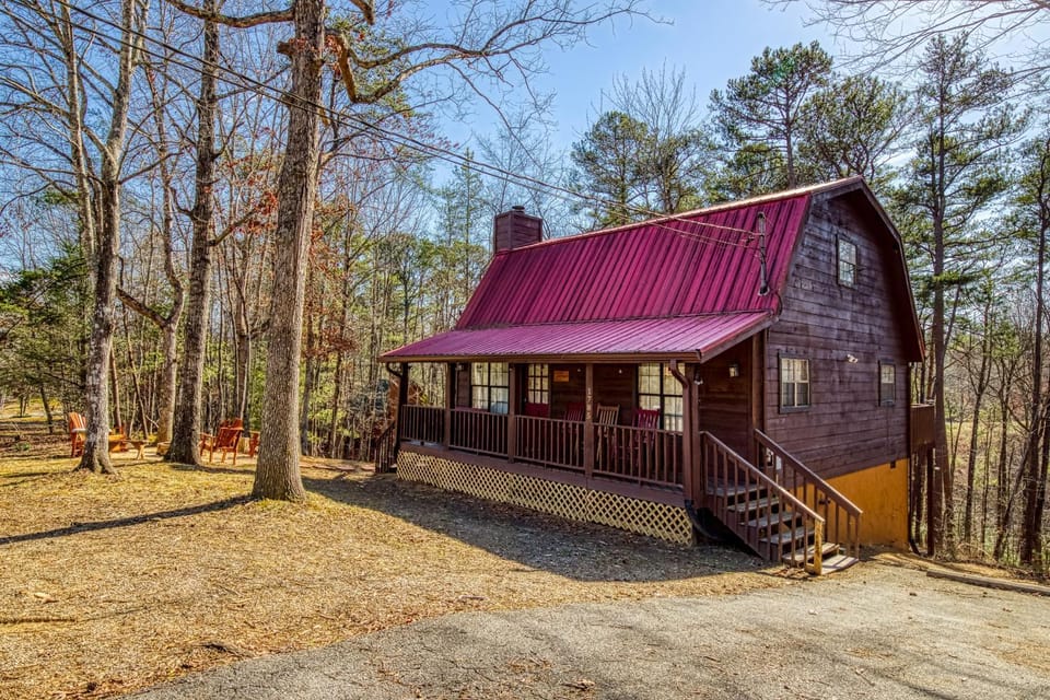 Alpine Retreat - Hot Tub, Arcade, Cozy Cabin Retreat in the Smokies Cabin in Sevier County