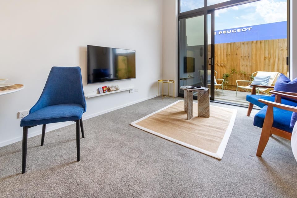 Garden, TV and multimedia, View (from property/room), Living room, Photo of the whole room, Decorative detail, Seating area, Dining area, Garden view