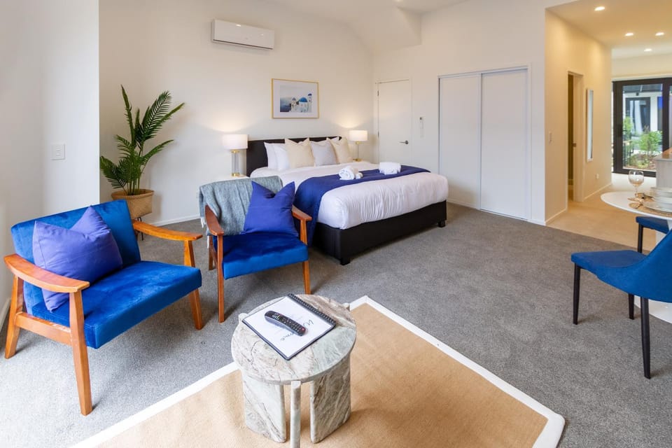 Bed, Decorative detail, Seating area, Dining area, towels, wardrobe, air conditioner