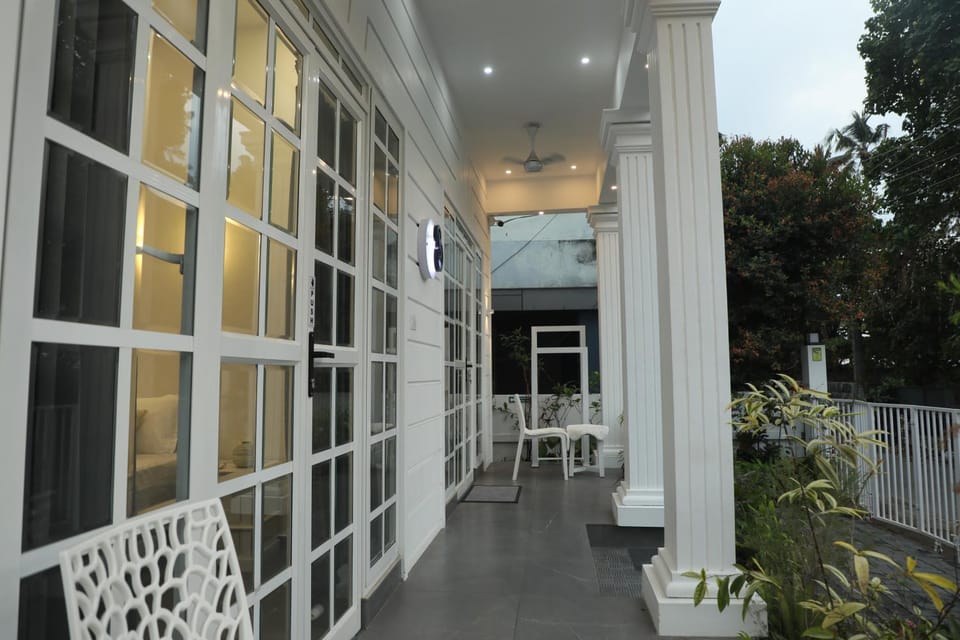 Property building, Facade/entrance, Day, View (from property/room), Balcony/Terrace