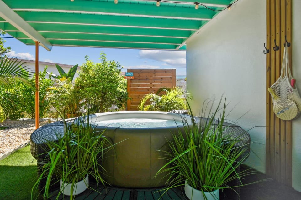 Day, Natural landscape, Garden, Hot Tub, Garden view