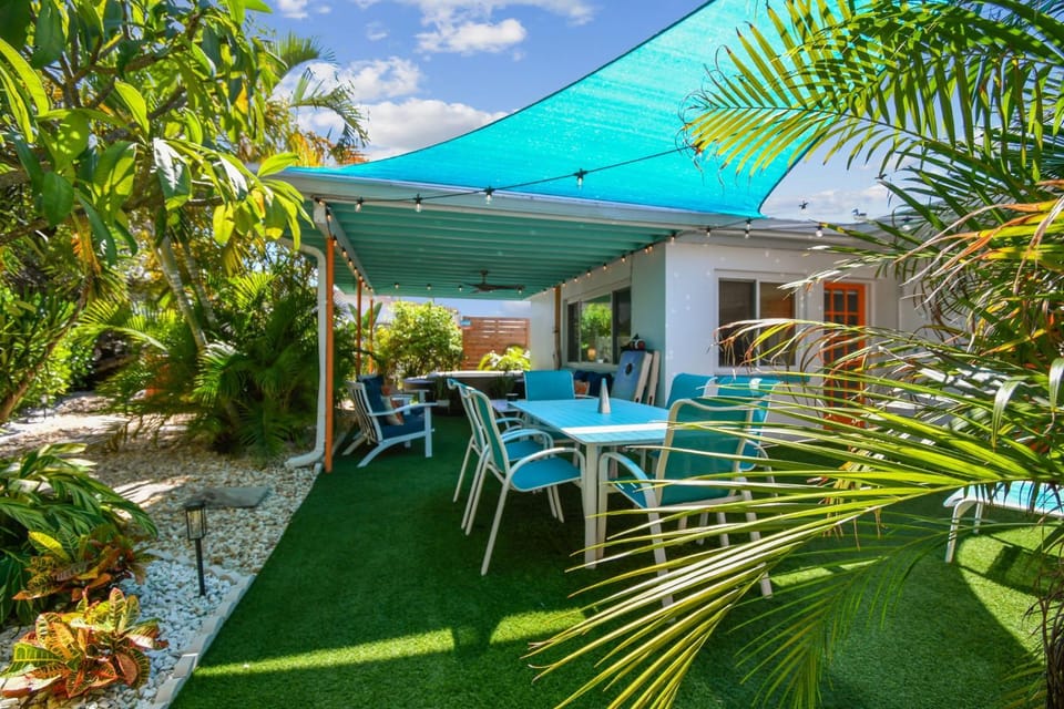 Patio, Spring, Day, Garden, Dining area, Garden view