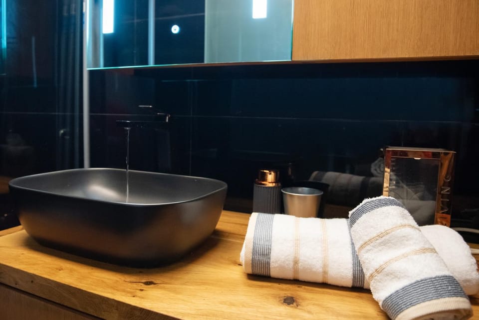 Bathroom, towels