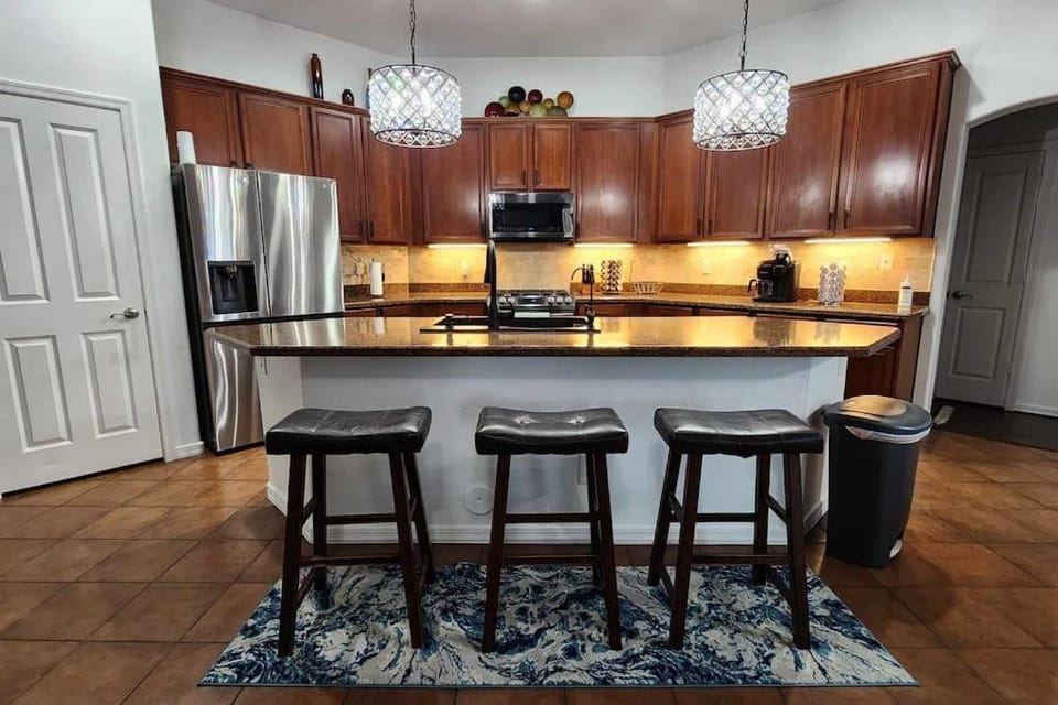 Cozy Latitude home with pool House in Goodyear