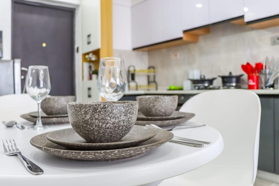Kitchen or kitchenette, Dining area