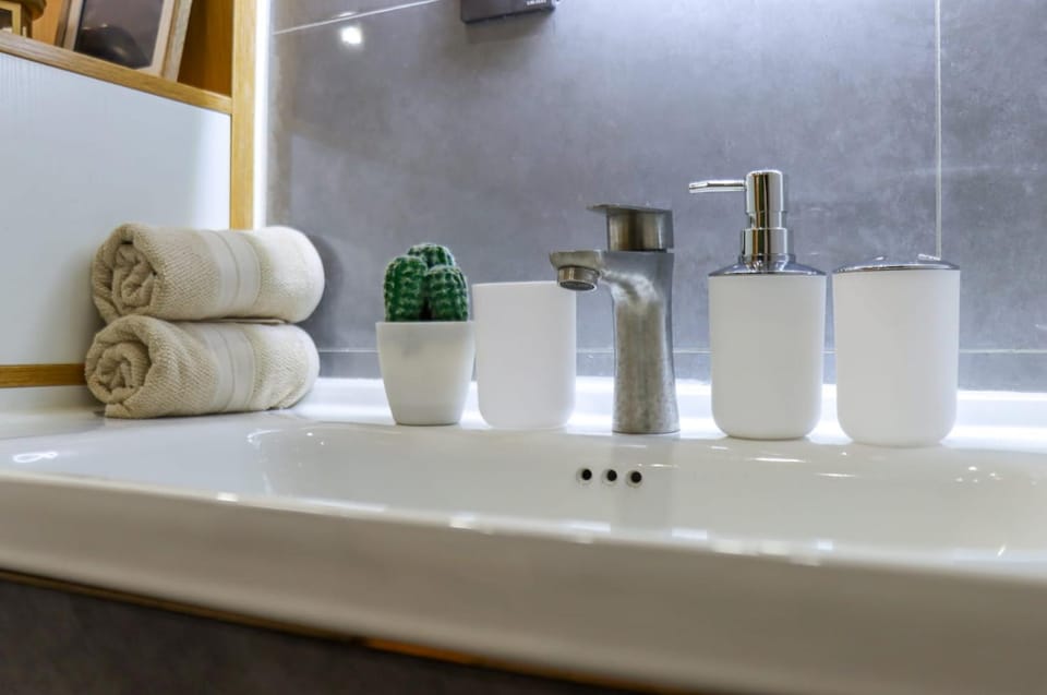 Bathroom, towels