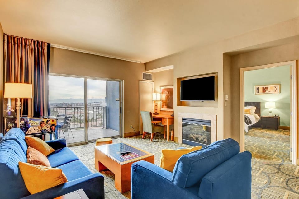 TV and multimedia, Living room, Seating area, Evening entertainment