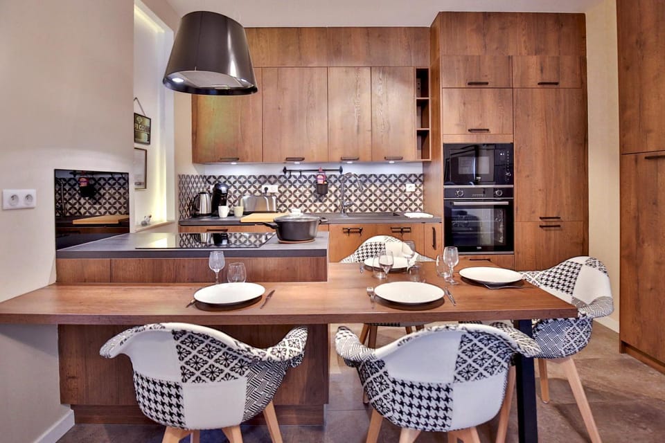 Kitchen or kitchenette, Dining area, dishwasher, oven, stove, toaster