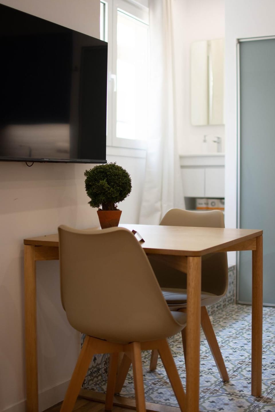 TV and multimedia, Dining area