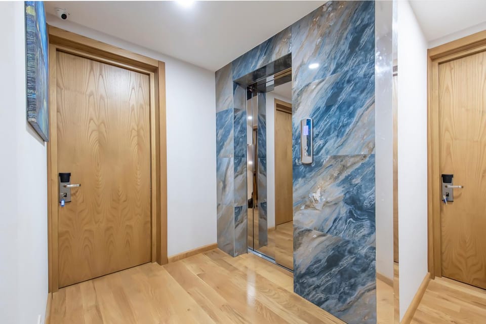Property building, wardrobe, elevator, elevator