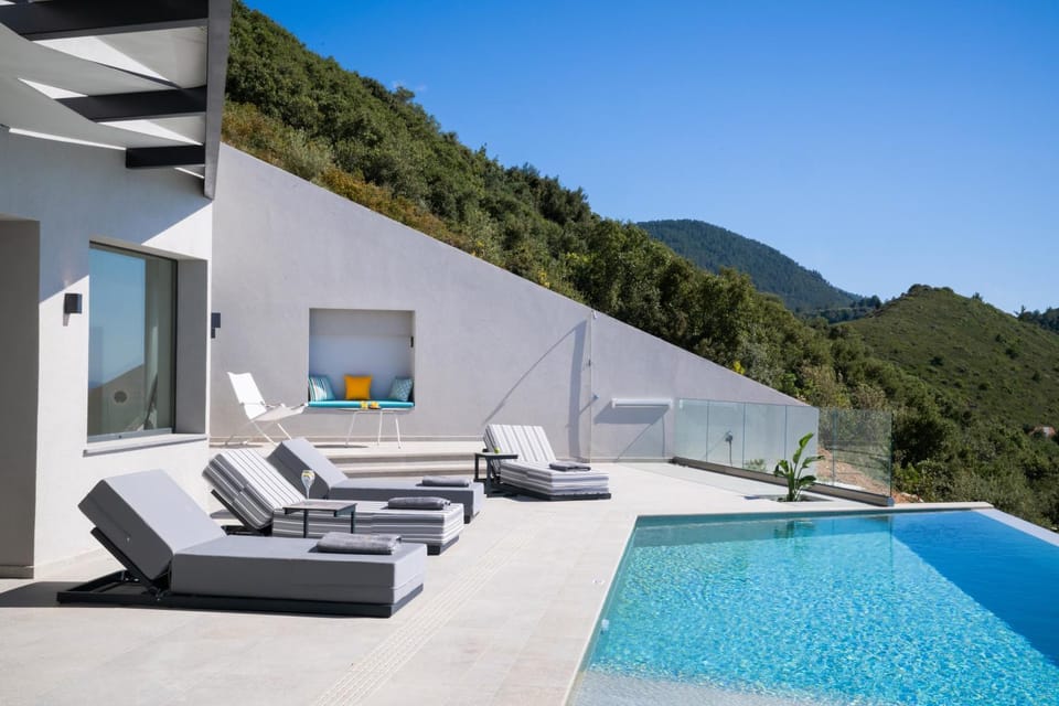 Mountain view, Pool view, sunbed