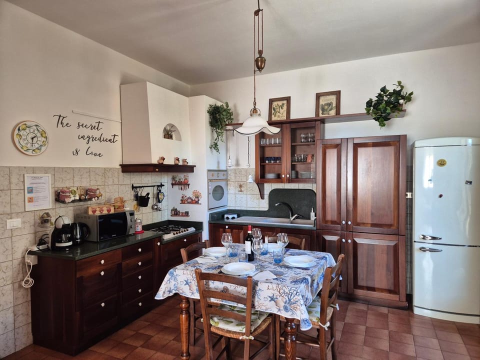 Kitchen or kitchenette, Dining area, dishwasher, oven, stove