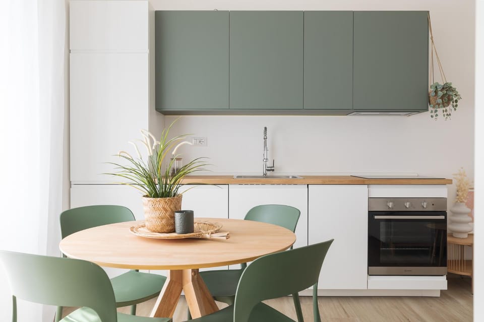 Kitchen or kitchenette, Dining area, minibar, pet friendly, stove