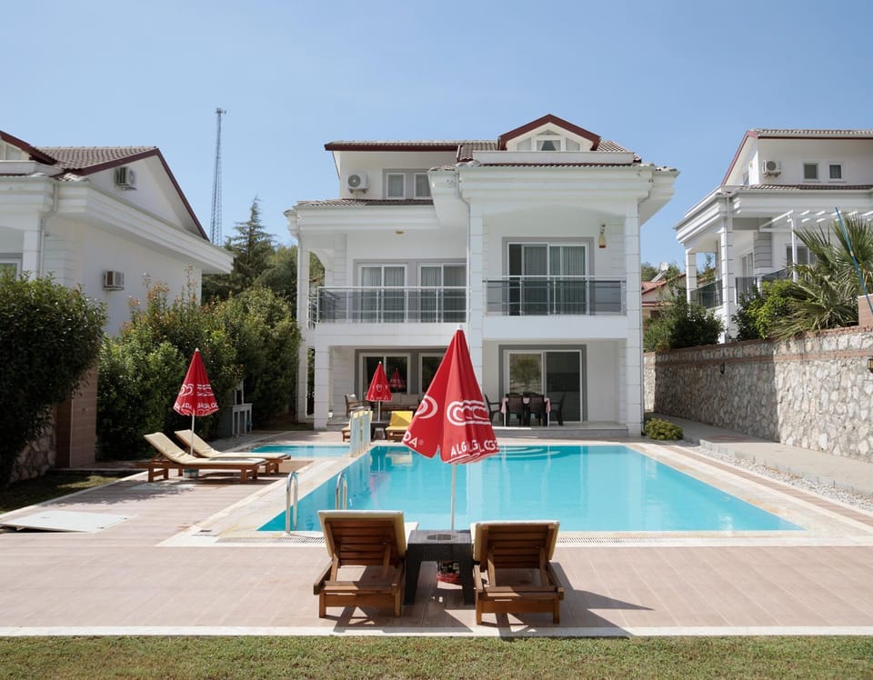 Property building, Patio, Pool view, Swimming pool, Swimming pool, sunbed