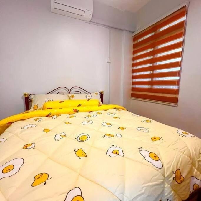 Bed, Photo of the whole room, Bedroom, air conditioner