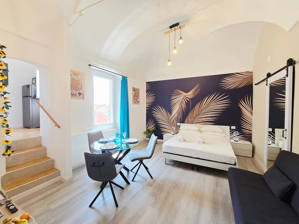 Bed, Living room, Photo of the whole room, Seating area, Bedroom