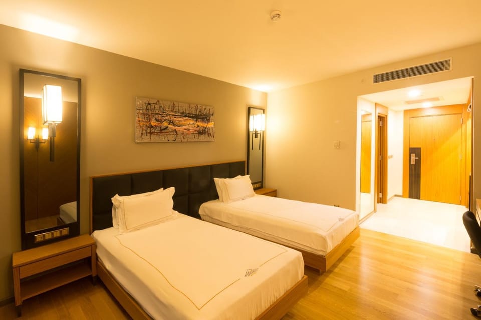 Bed, Photo of the whole room, Bedroom, air conditioner