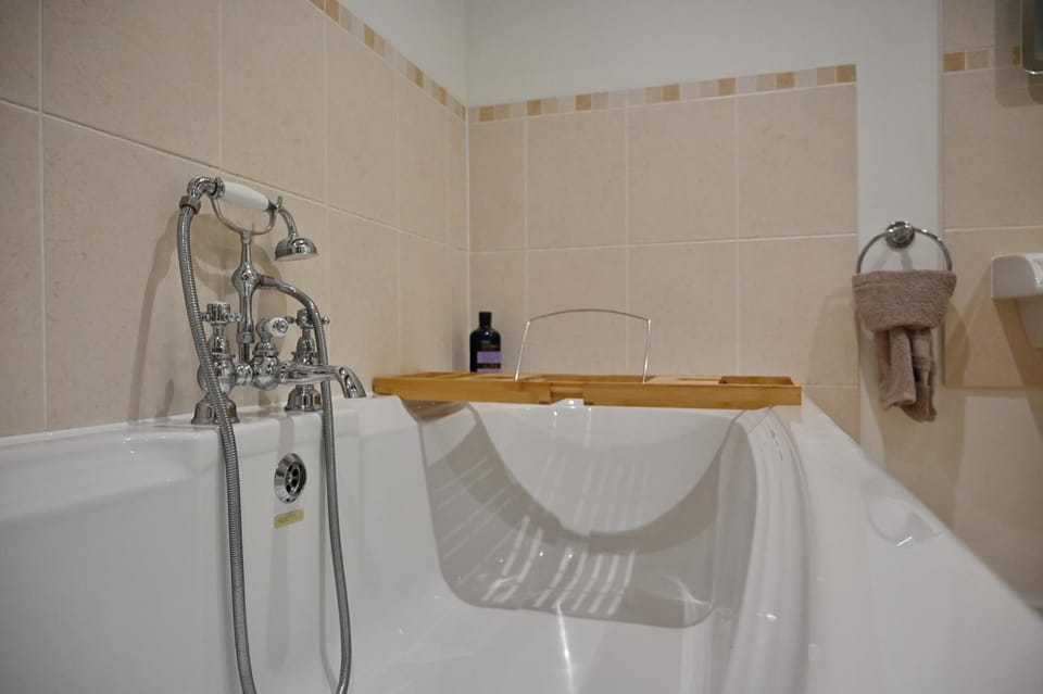 Bathroom, Bath