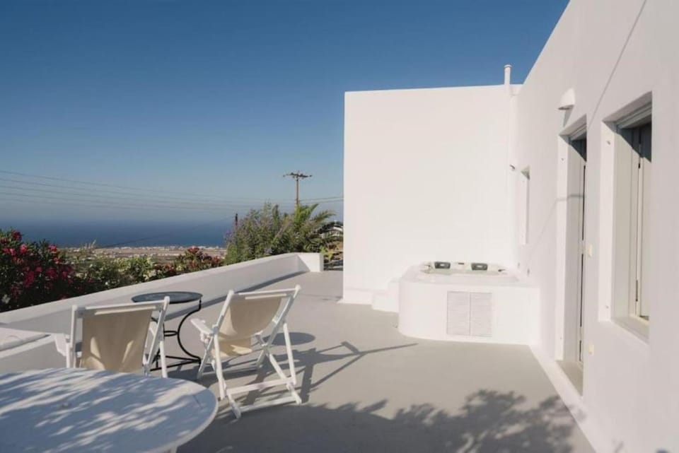 Patio, Facade/entrance, Day, Natural landscape, View (from property/room), Balcony/Terrace, Sea view