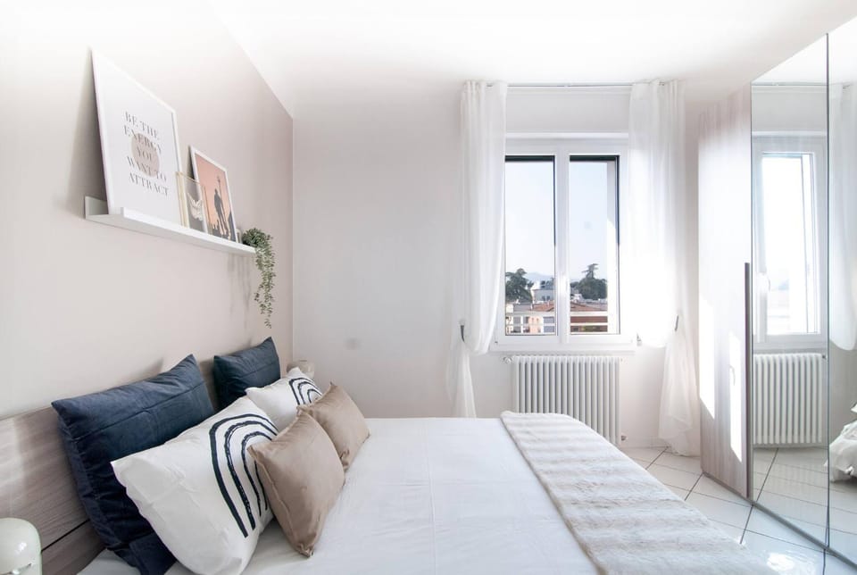 Bed, Photo of the whole room, Bedroom, heating, wardrobe