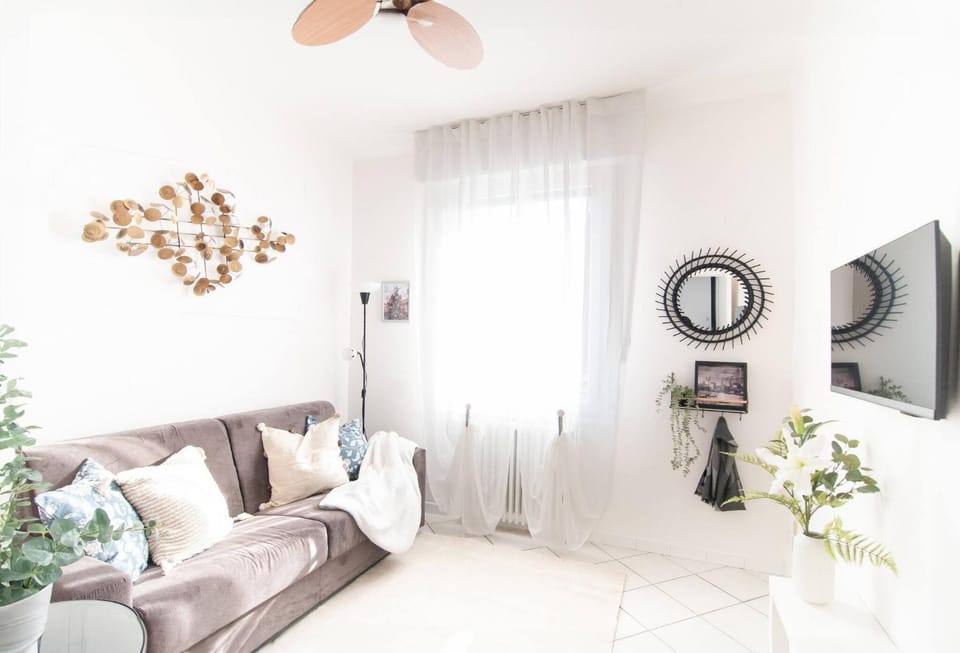 Communal lounge/ TV room, Bed, TV and multimedia, Living room, Photo of the whole room, Seating area, Bedroom, heating