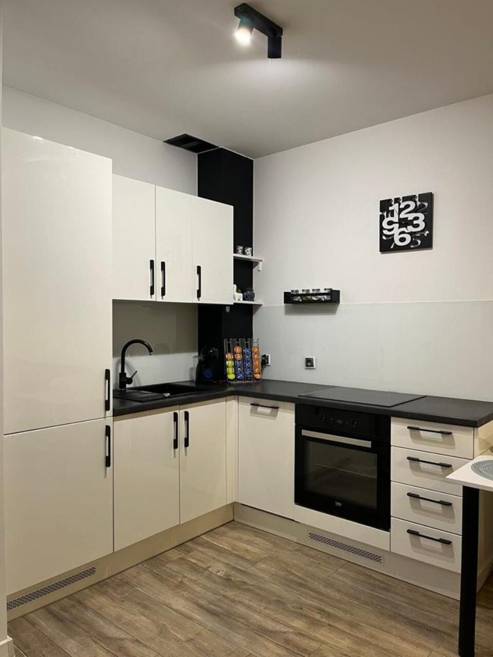 Apartament Chiara z balkonem Apartment in Lower Silesian Voivodeship