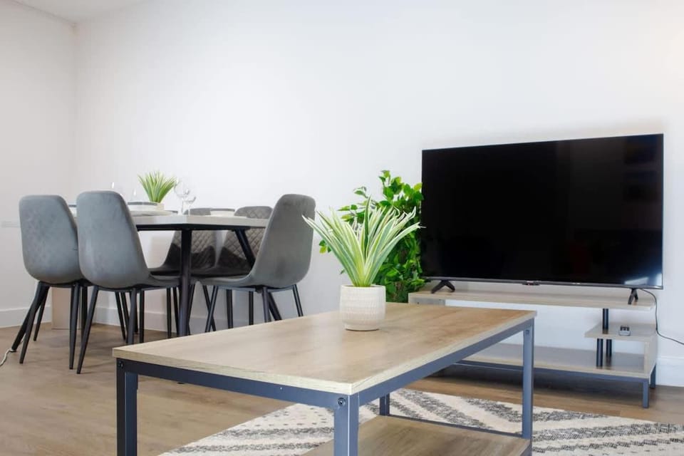 TV and multimedia, Dining area