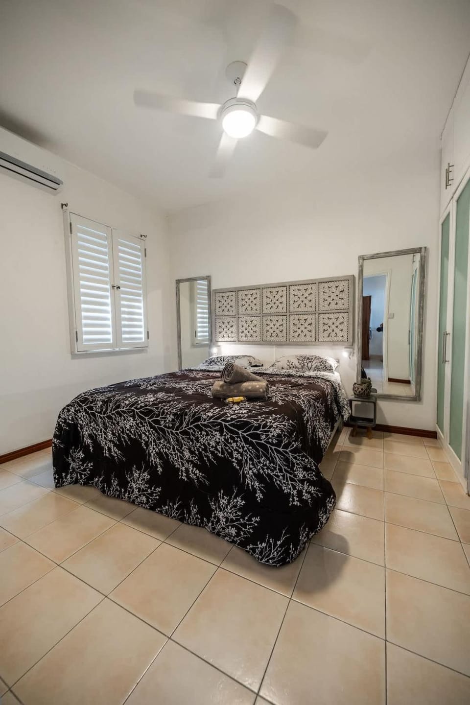 Beachfront Apt with Sea Views, 1 Min Walk to Beach - SD10 House in Flic en Flac