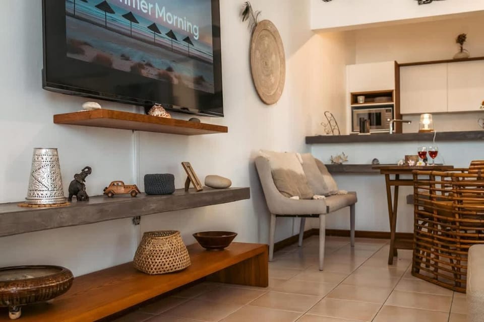 Beachfront Apt with Sea Views, 1 Min Walk to Beach - SD10 House in Flic en Flac