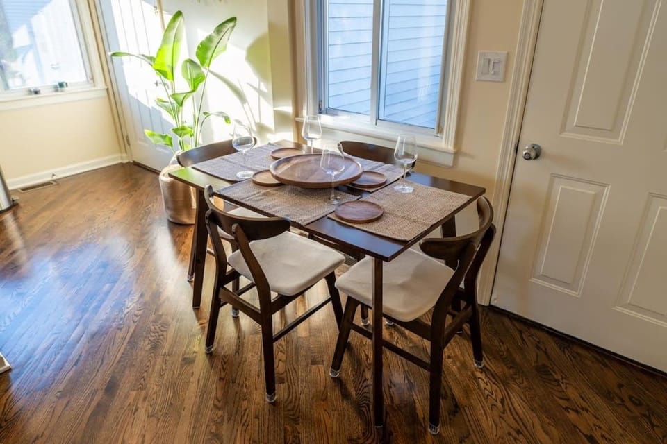 Bucktown Private Condo Apartment in Bucktown