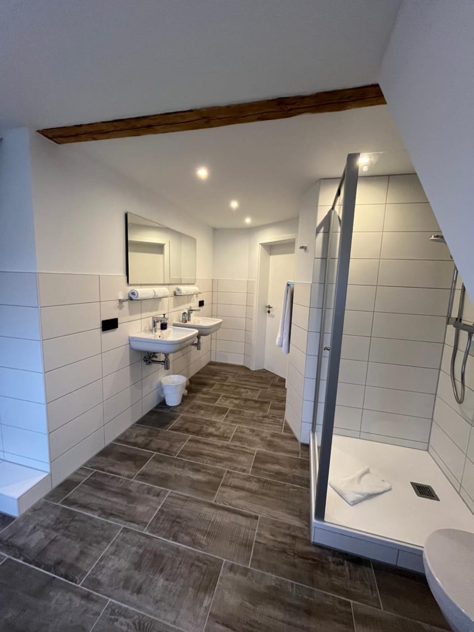 Shower, Toilet, Bathroom, towels