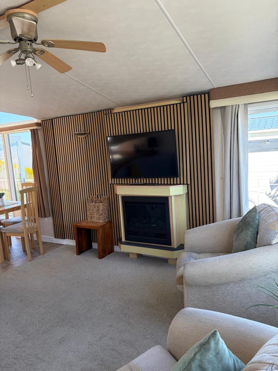 TV and multimedia, Living room, Seating area, Evening entertainment, fireplace
