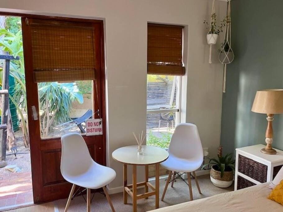 Studio 4 with Pool Access & No Loadshedding Apartment in Cape Town