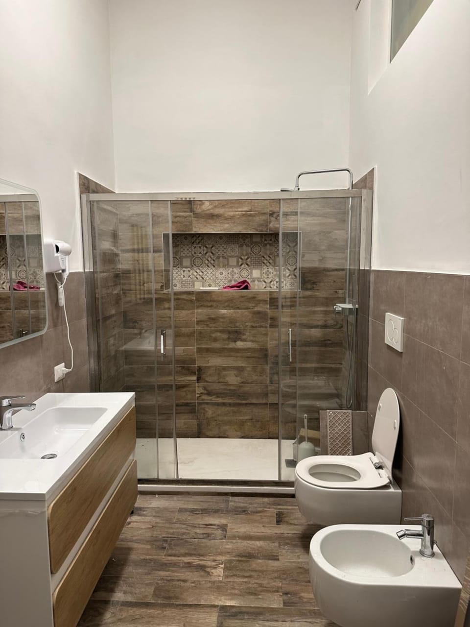 Toilet, Bed